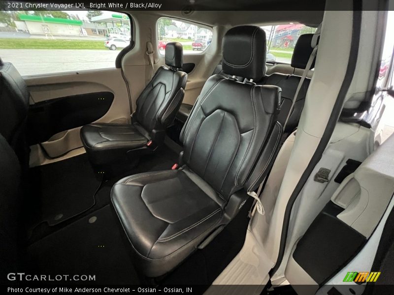 Bright White / Black/Alloy 2021 Chrysler Voyager LXI
