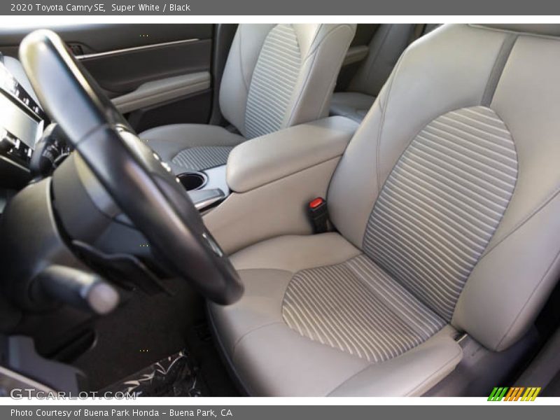 Super White / Black 2020 Toyota Camry SE