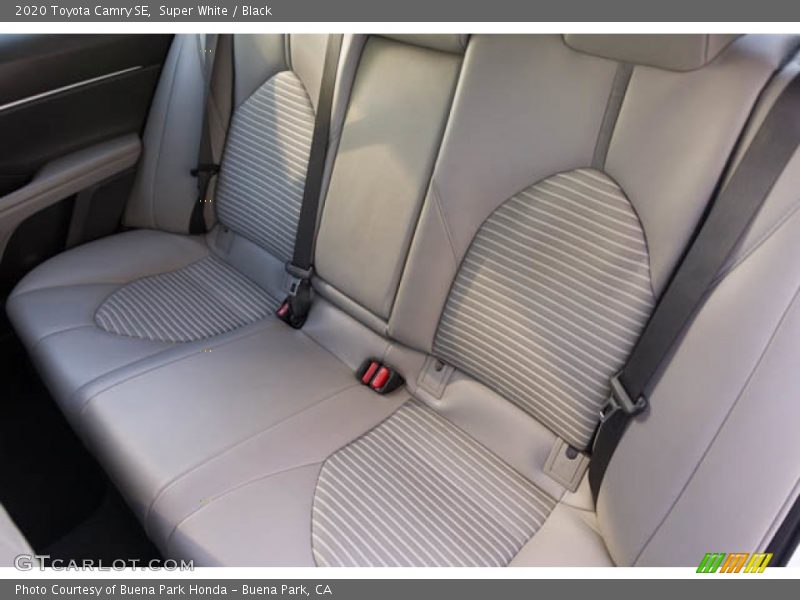Super White / Black 2020 Toyota Camry SE