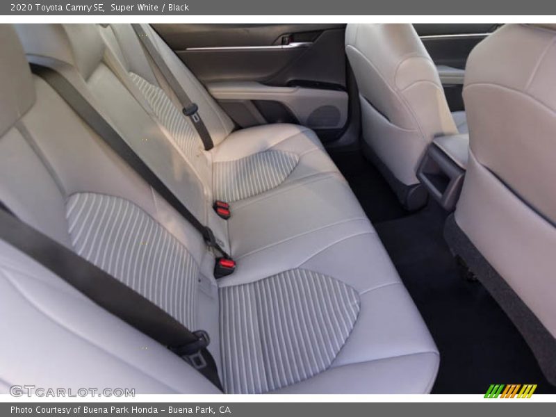 Super White / Black 2020 Toyota Camry SE