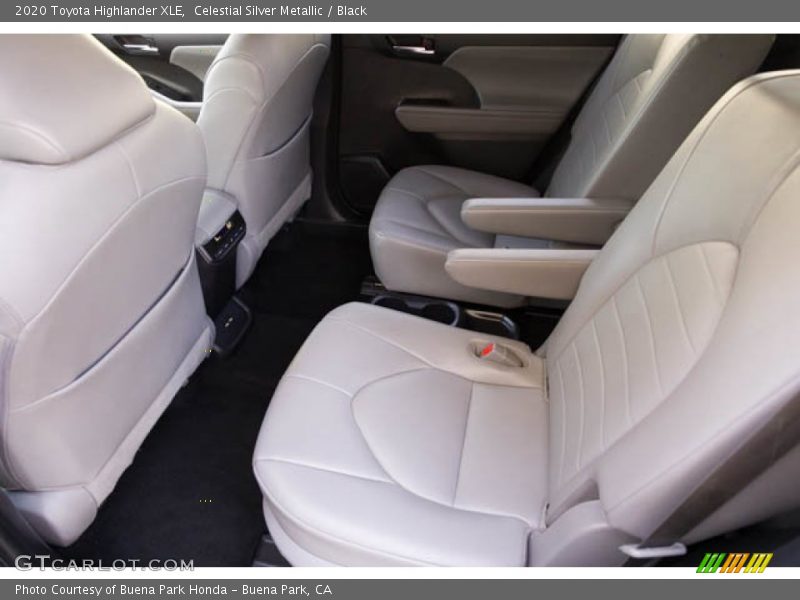 Celestial Silver Metallic / Black 2020 Toyota Highlander XLE