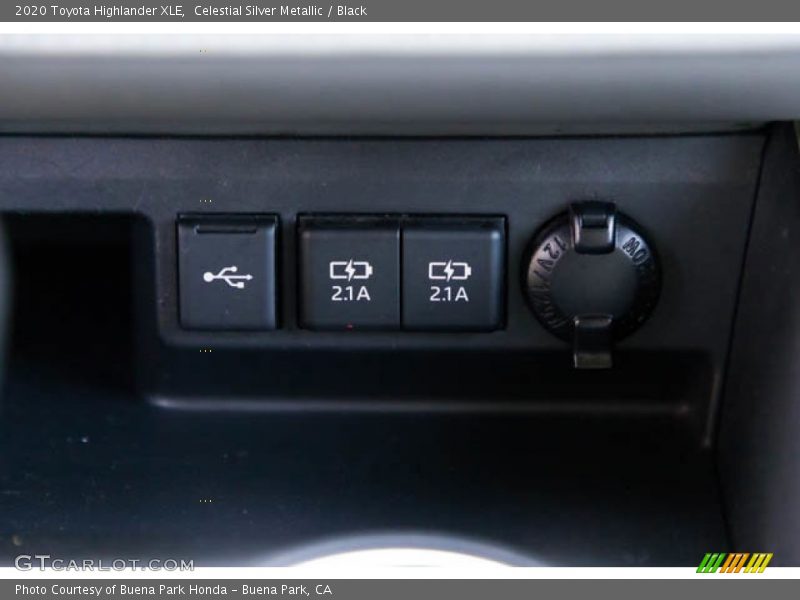 Celestial Silver Metallic / Black 2020 Toyota Highlander XLE