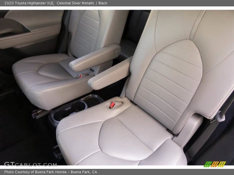 Celestial Silver Metallic / Black 2020 Toyota Highlander XLE