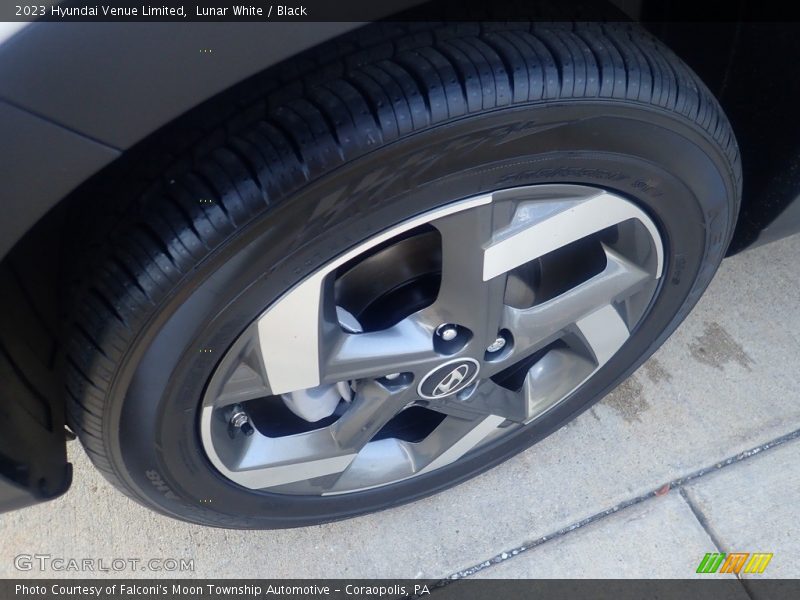 Lunar White / Black 2023 Hyundai Venue Limited