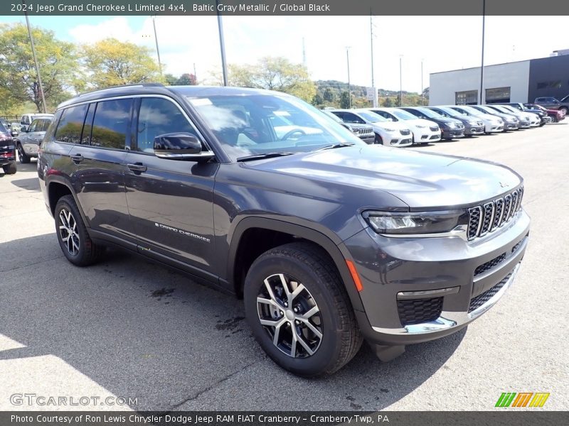 Front 3/4 View of 2024 Grand Cherokee L Limited 4x4