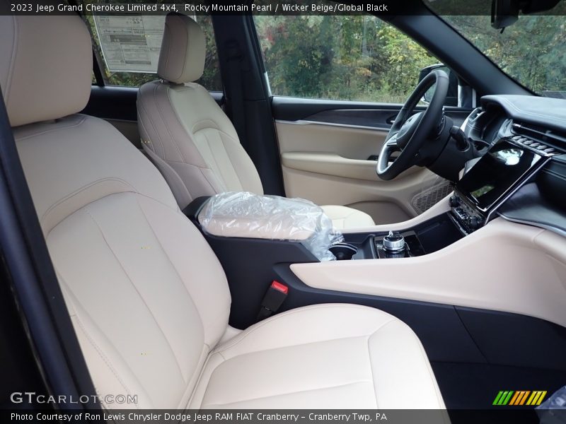 Front Seat of 2023 Grand Cherokee Limited 4x4