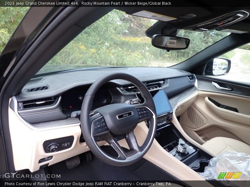 Dashboard of 2023 Grand Cherokee Limited 4x4