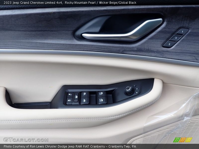 Door Panel of 2023 Grand Cherokee Limited 4x4