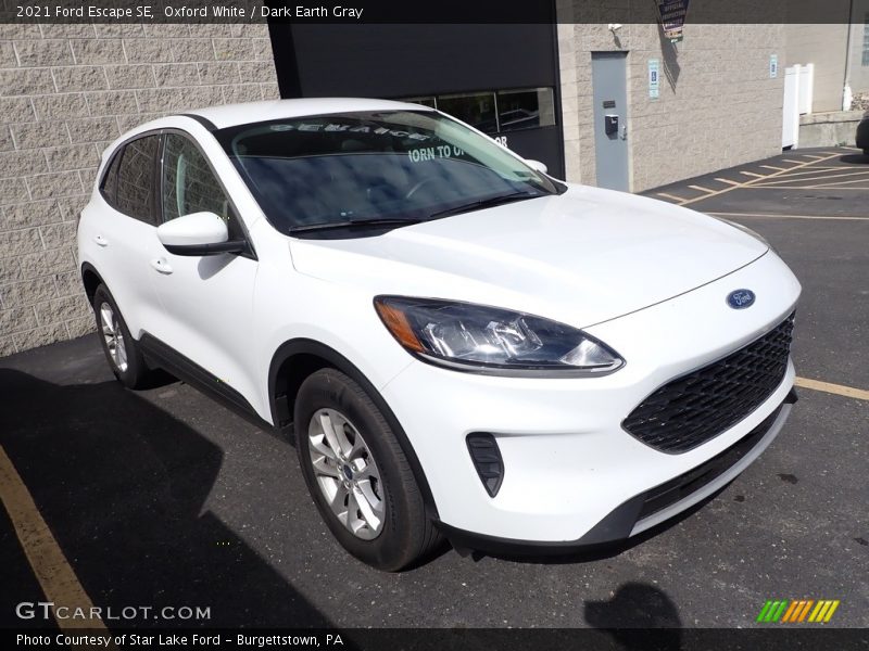 Front 3/4 View of 2021 Escape SE