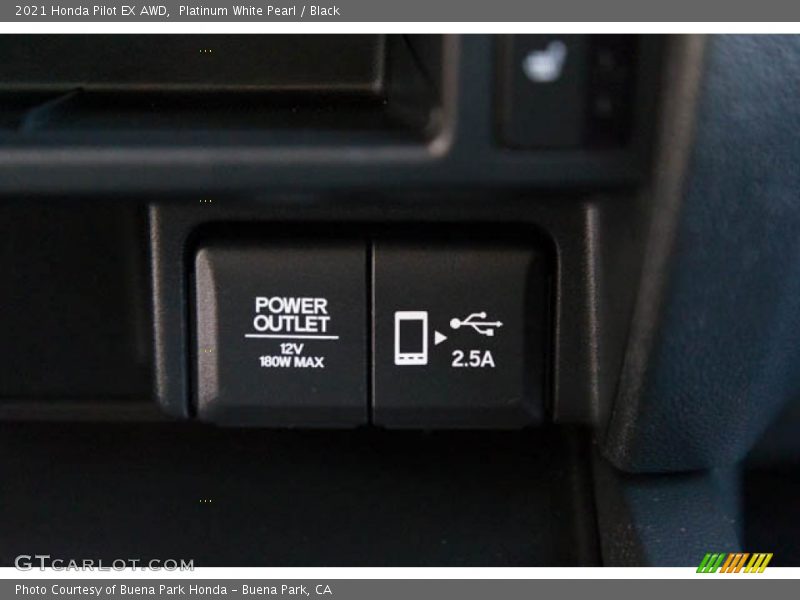 Platinum White Pearl / Black 2021 Honda Pilot EX AWD