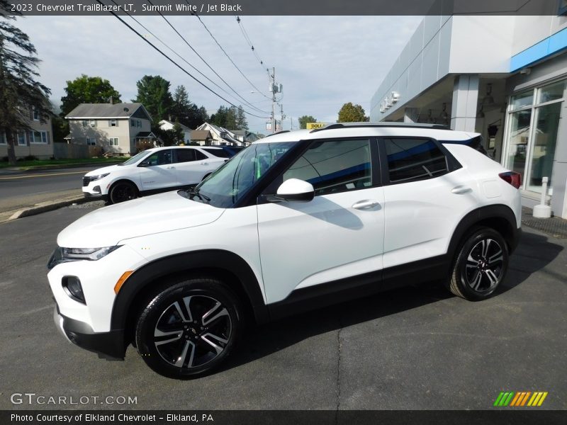 Front 3/4 View of 2023 TrailBlazer LT