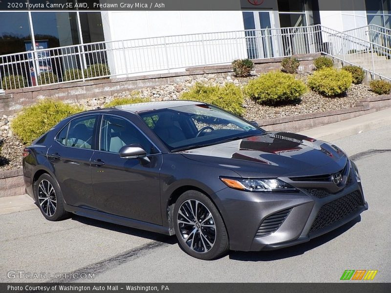 Front 3/4 View of 2020 Camry SE AWD