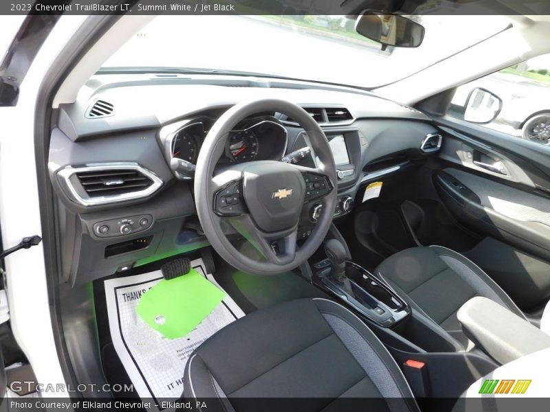 Summit White / Jet Black 2023 Chevrolet TrailBlazer LT