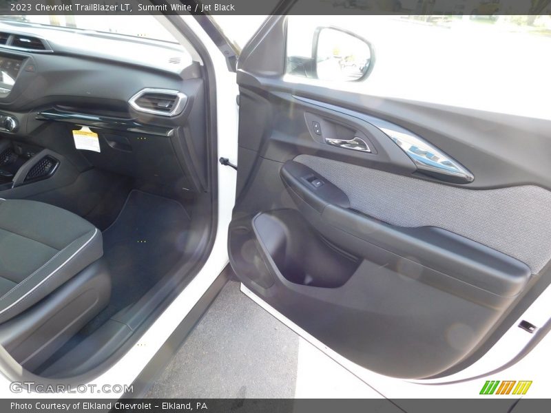 Summit White / Jet Black 2023 Chevrolet TrailBlazer LT
