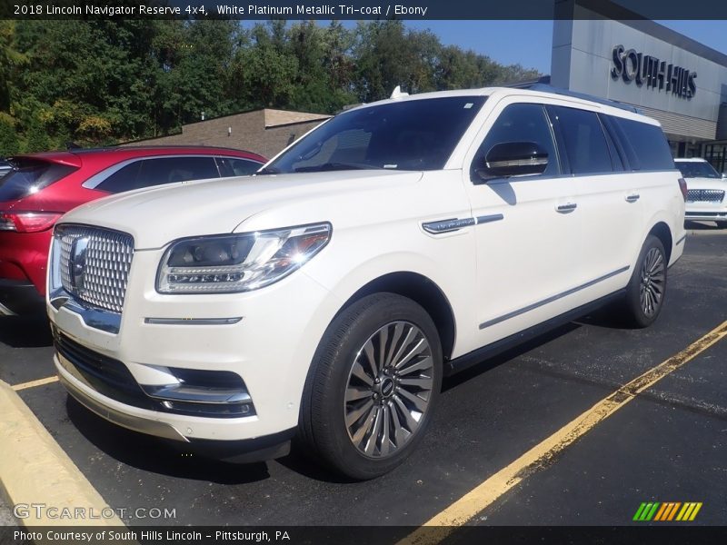 Front 3/4 View of 2018 Navigator Reserve 4x4
