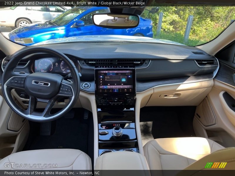 Front Seat of 2022 Grand Cherokee Limited 4x4