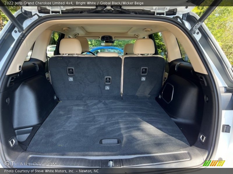  2022 Grand Cherokee Limited 4x4 Trunk