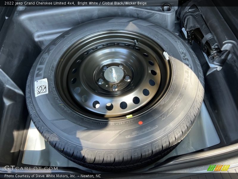 Tool Kit of 2022 Grand Cherokee Limited 4x4