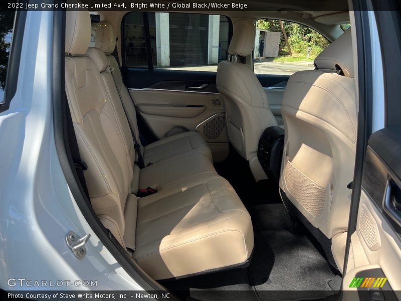 Bright White / Global Black/Wicker Beige 2022 Jeep Grand Cherokee Limited 4x4