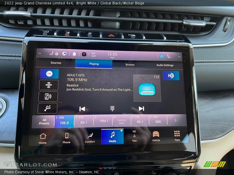 Controls of 2022 Grand Cherokee Limited 4x4