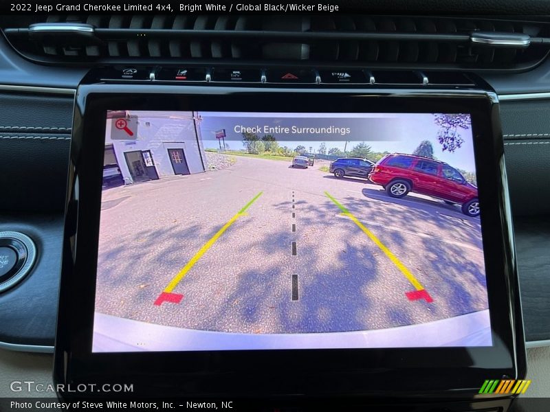 Controls of 2022 Grand Cherokee Limited 4x4