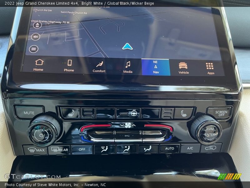 Controls of 2022 Grand Cherokee Limited 4x4
