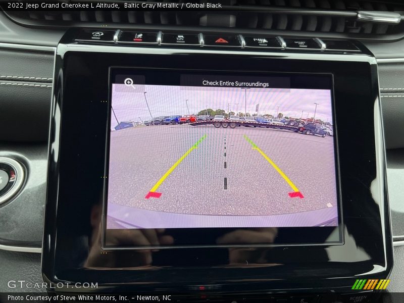 Controls of 2022 Grand Cherokee L Altitude