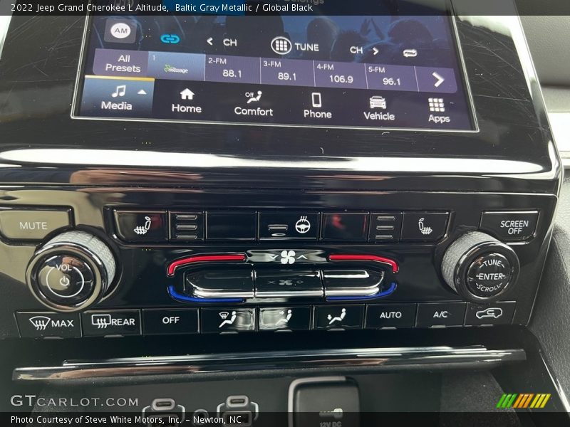Controls of 2022 Grand Cherokee L Altitude