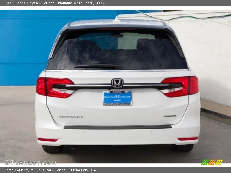 Platinum White Pearl / Black 2024 Honda Odyssey Touring