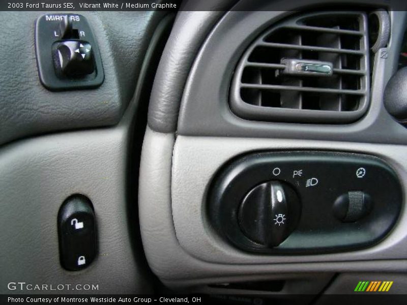 Vibrant White / Medium Graphite 2003 Ford Taurus SES