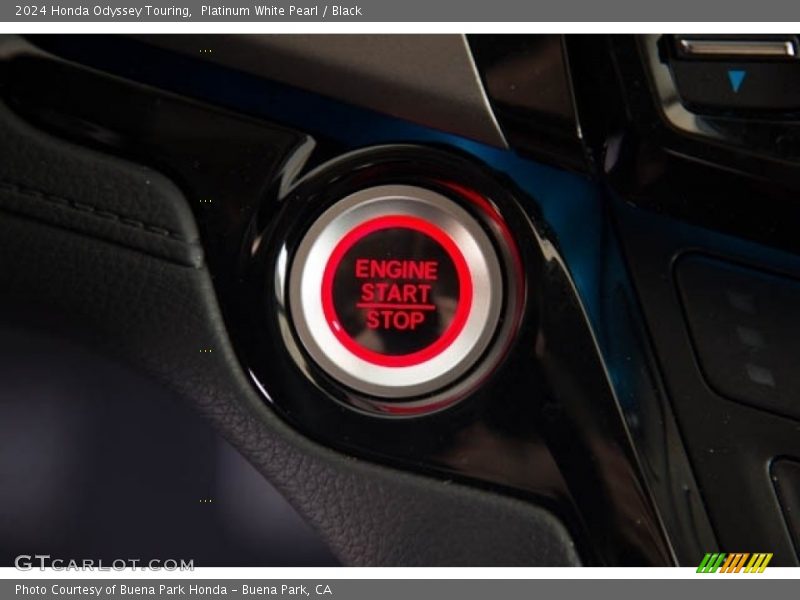 Platinum White Pearl / Black 2024 Honda Odyssey Touring