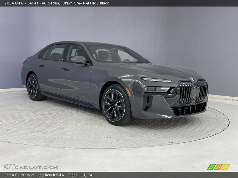 Front 3/4 View of 2024 7 Series 740i Sedan