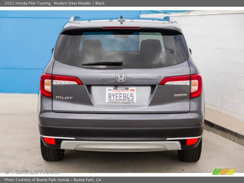 Modern Steel Metallic / Black 2022 Honda Pilot Touring