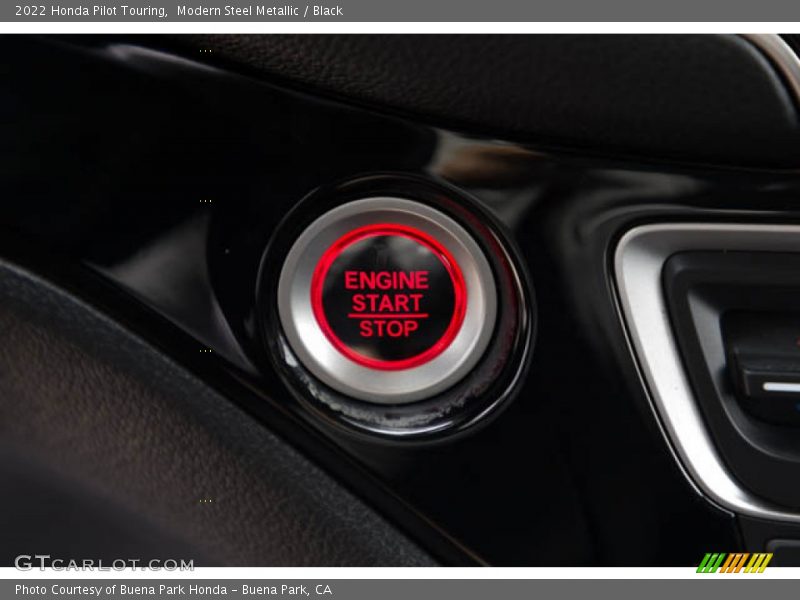 Modern Steel Metallic / Black 2022 Honda Pilot Touring