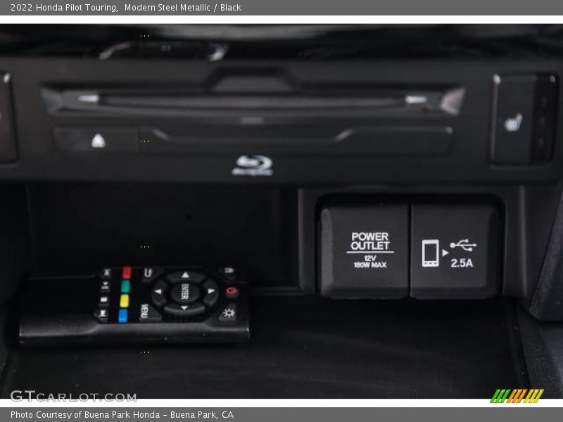 Modern Steel Metallic / Black 2022 Honda Pilot Touring