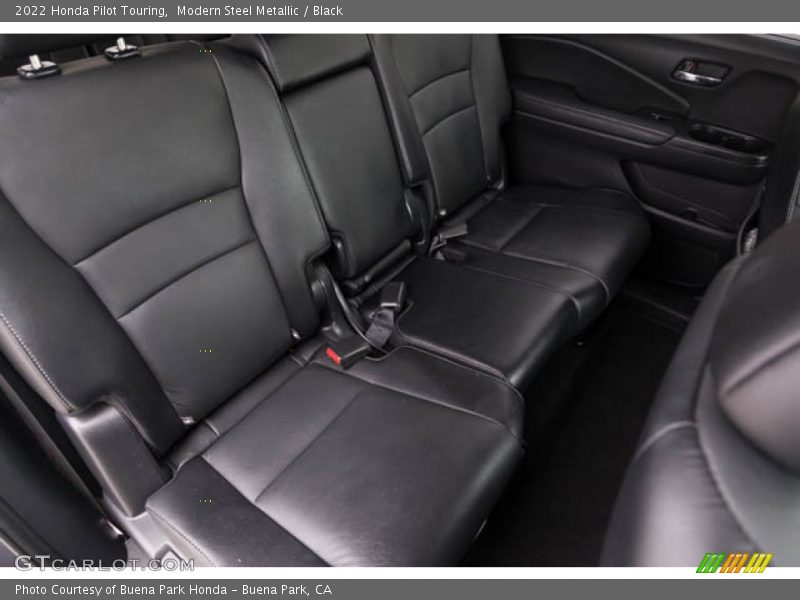 Modern Steel Metallic / Black 2022 Honda Pilot Touring