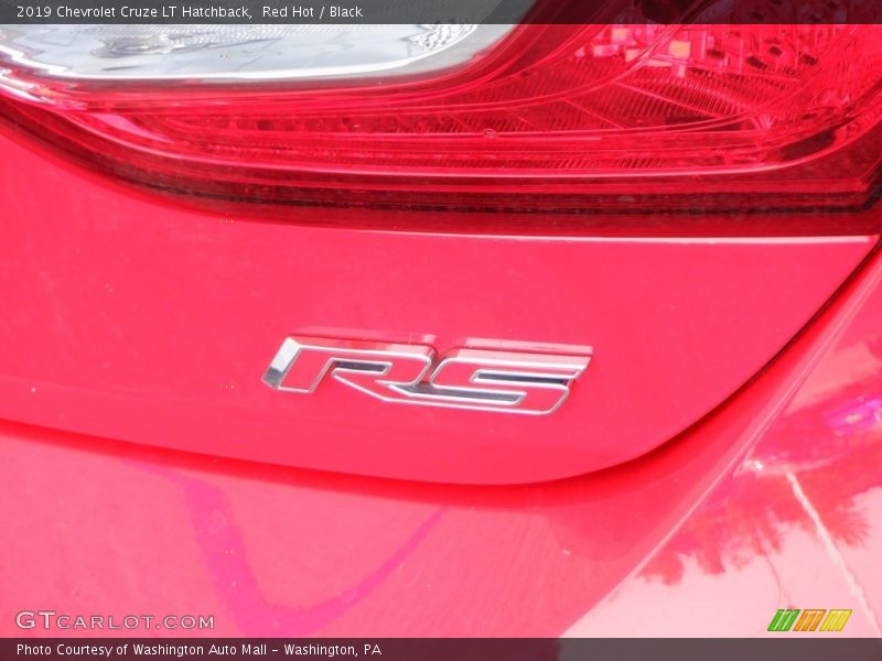 Red Hot / Black 2019 Chevrolet Cruze LT Hatchback