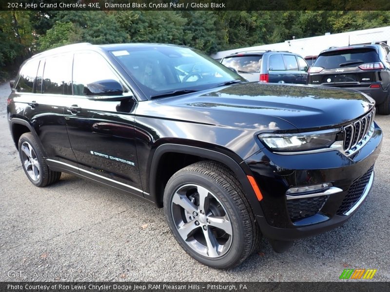 Front 3/4 View of 2024 Grand Cherokee 4XE