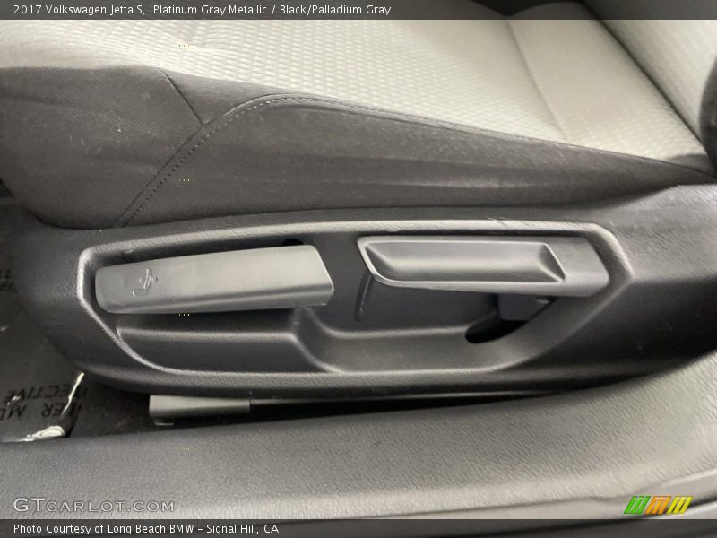 Platinum Gray Metallic / Black/Palladium Gray 2017 Volkswagen Jetta S