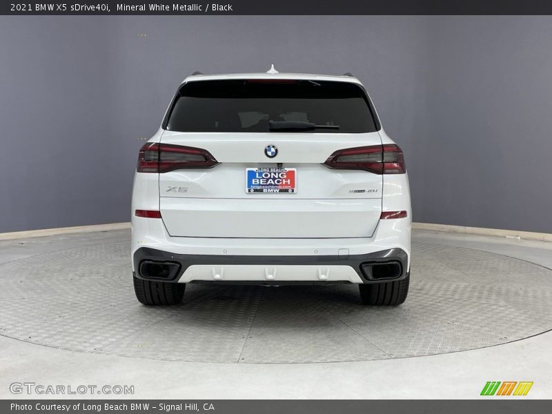 Mineral White Metallic / Black 2021 BMW X5 sDrive40i