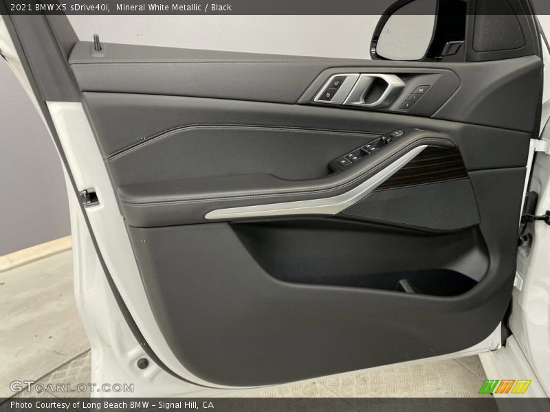 Mineral White Metallic / Black 2021 BMW X5 sDrive40i