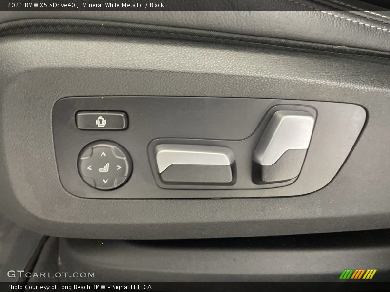 Mineral White Metallic / Black 2021 BMW X5 sDrive40i