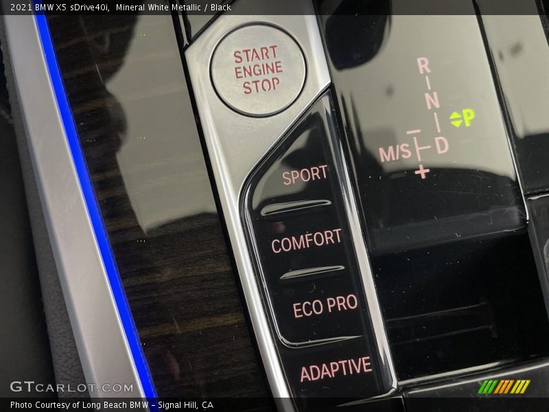 Mineral White Metallic / Black 2021 BMW X5 sDrive40i