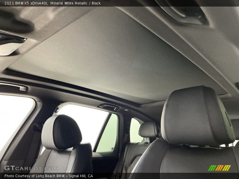 Mineral White Metallic / Black 2021 BMW X5 sDrive40i