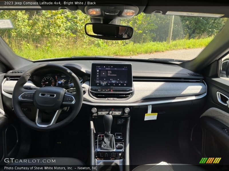 Bright White / Black 2023 Jeep Compass Latitude 4x4