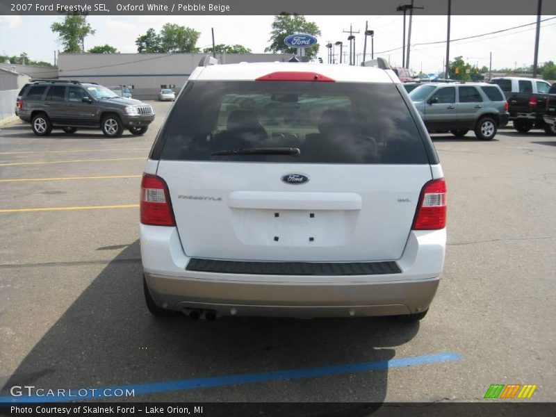 Oxford White / Pebble Beige 2007 Ford Freestyle SEL