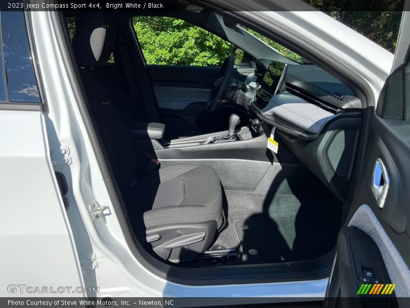 Bright White / Black 2023 Jeep Compass Sport 4x4