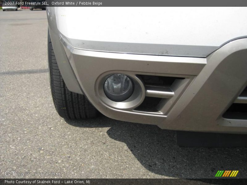Oxford White / Pebble Beige 2007 Ford Freestyle SEL