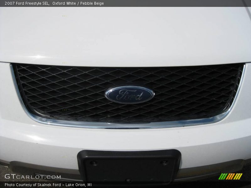 Oxford White / Pebble Beige 2007 Ford Freestyle SEL