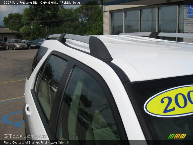 Oxford White / Pebble Beige 2007 Ford Freestyle SEL
